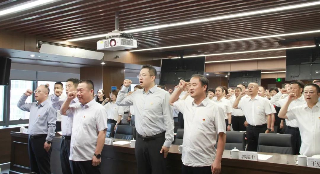 西安投資控股召開慶祝建黨104周年暨“兩優一先”表彰大會